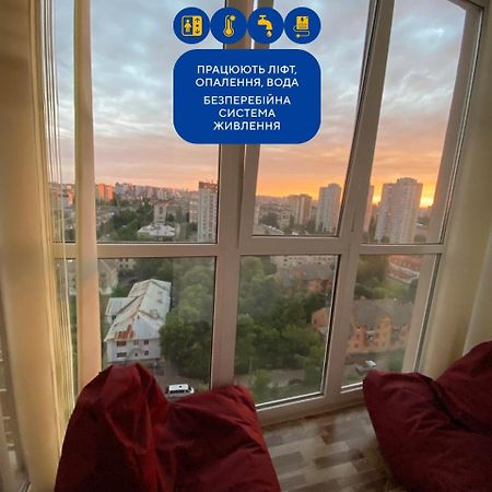 Large 2 Room Apartment With A Beautiful View 2 Min Metro Chernigivska Kiev Esterno foto
