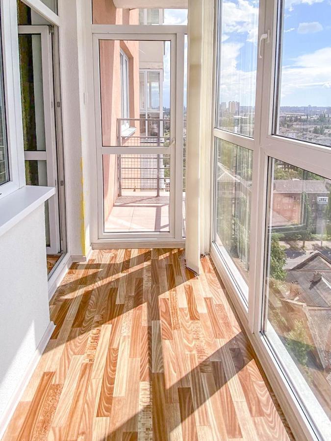 Large 2 Room Apartment With A Beautiful View 2 Min Metro Chernigivska Kiev Esterno foto