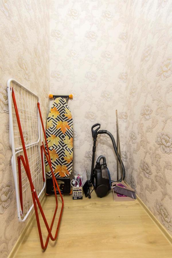 Large 2 Room Apartment With A Beautiful View 2 Min Metro Chernigivska Kiev Esterno foto
