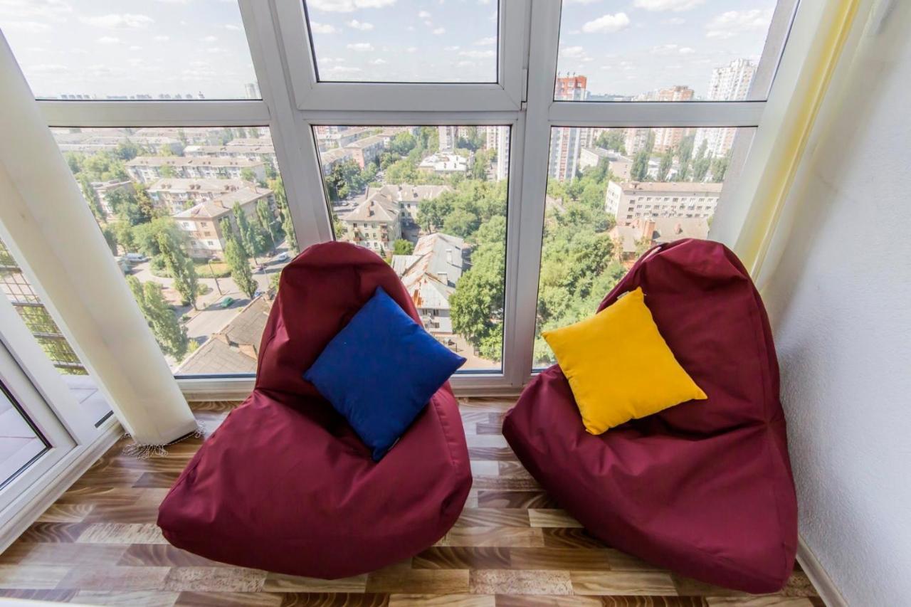 Large 2 Room Apartment With A Beautiful View 2 Min Metro Chernigivska Kiev Esterno foto