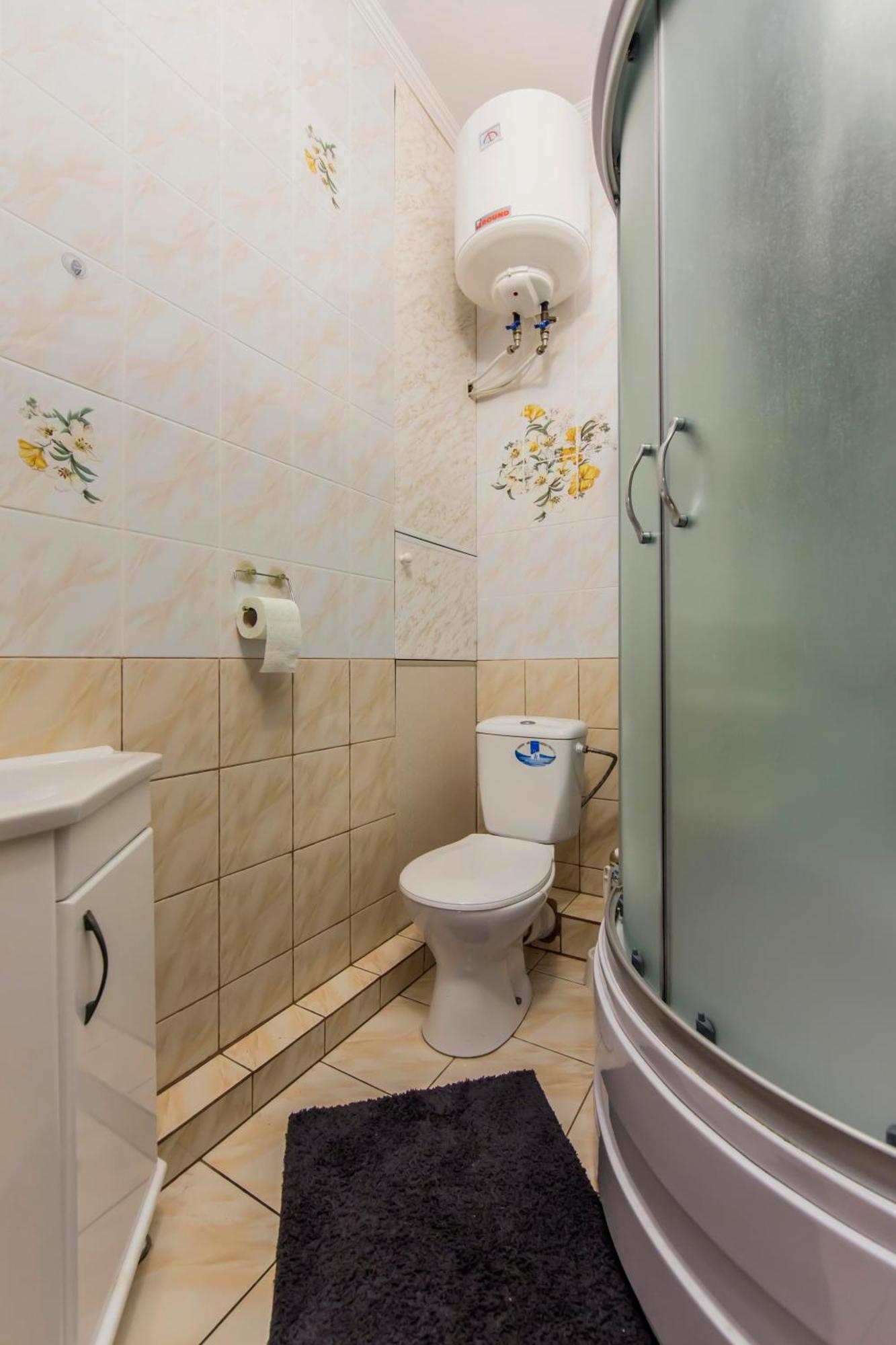 Large 2 Room Apartment With A Beautiful View 2 Min Metro Chernigivska Kiev Esterno foto