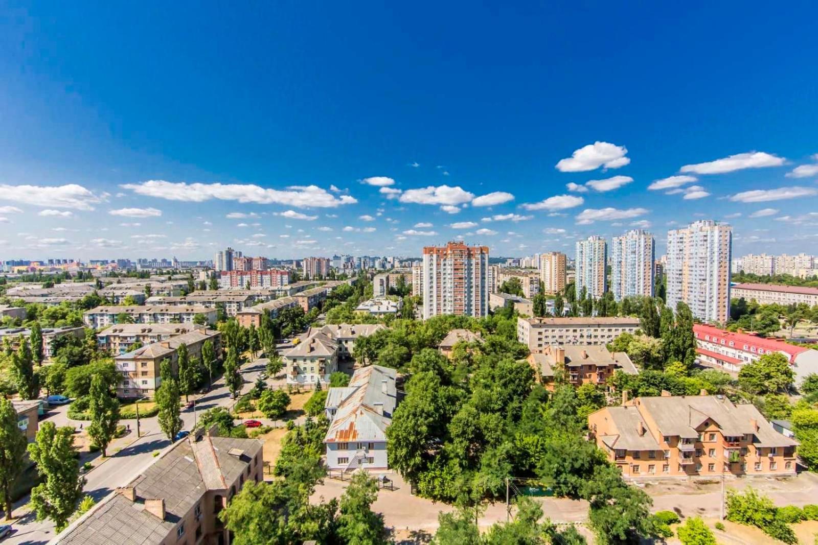 Large 2 Room Apartment With A Beautiful View 2 Min Metro Chernigivska Kiev Esterno foto